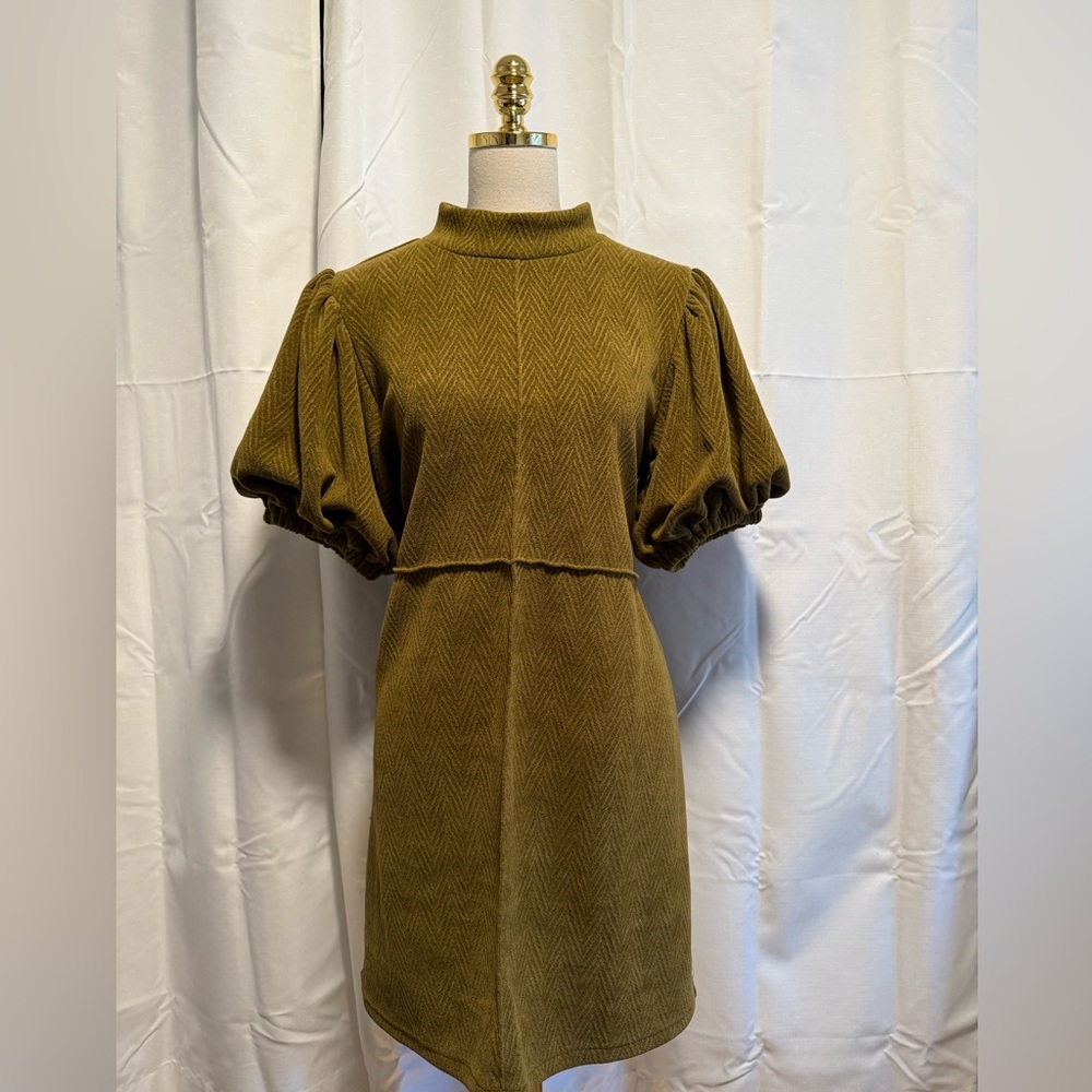 NWT‎ THML puff sleeve dress - Oliveish/ brown - patterned